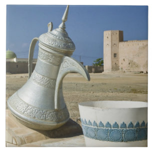Oman, Dhofar-regionen, Mirbat. Stor vattenkaraff Kakelplatta