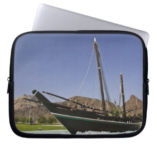 Oman, Muscat, Al Bustan. Al Bustan Rondellen, Laptop Sleeve
