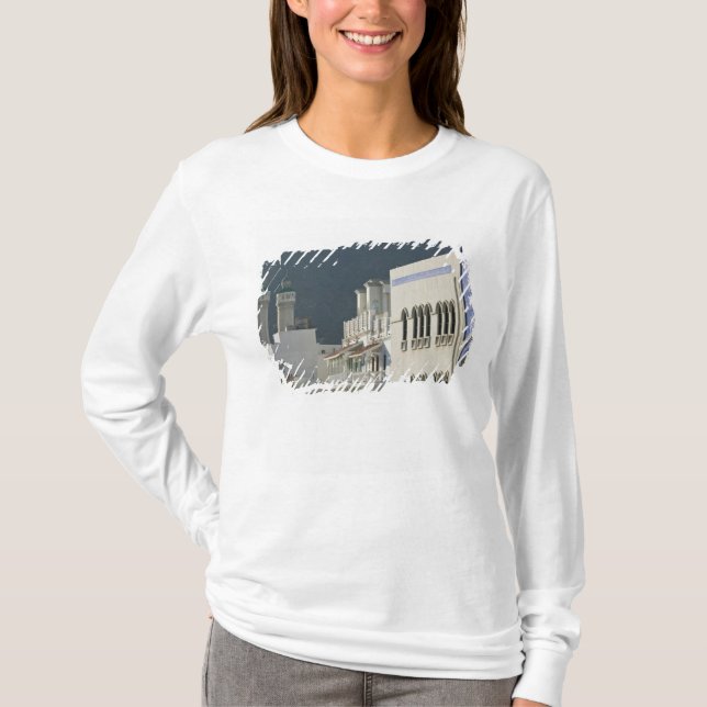 Oman, Muscat, Mutrah. Mutrah Corniche Mosque och T-shirt (Framsida)