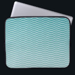 Ombre Blue vågar<br><div class="desc">Ett modernt blått utkast, med en lugnande och nedfryst vågigt mönster, som påminner om havet vinkart. Perfekt för en nautiska dekanter.</div>
