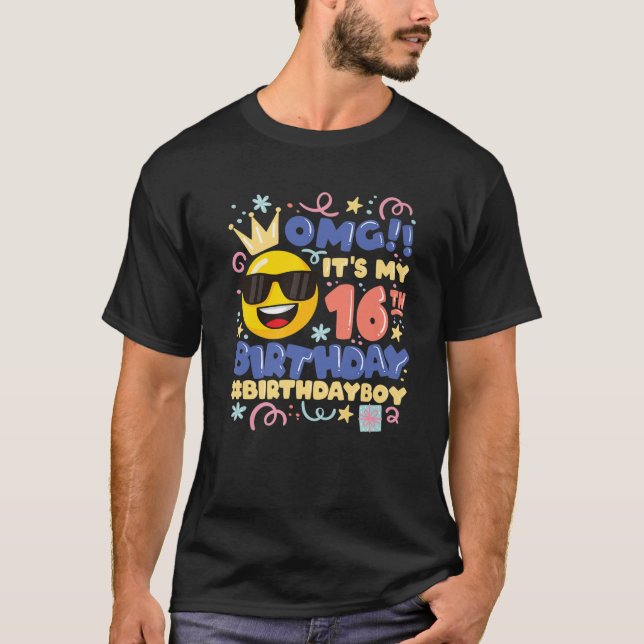 Omg! Det är min 16:e födelsedagspojke Emoticon 16  T Shirt (Framsida)