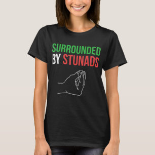 Omgiven av Stunads Funny Italienska Ord T Shirt
