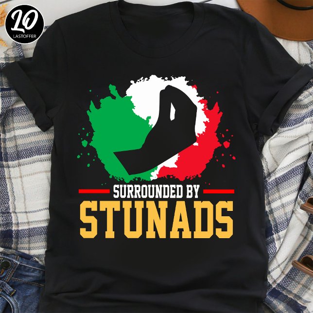 Omgiven av Stunads Hand Gesture Funny Italiana T Shirt (Skapare uppladdad)