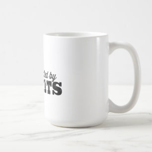 Omgivet av Asshats - muggShot. Kaffemugg