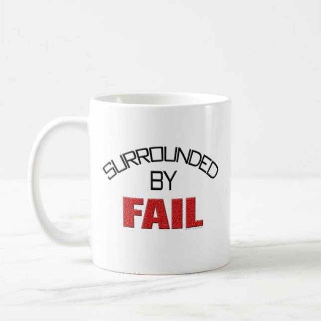 Omgivet av kuggning kaffemugg (Vänster)