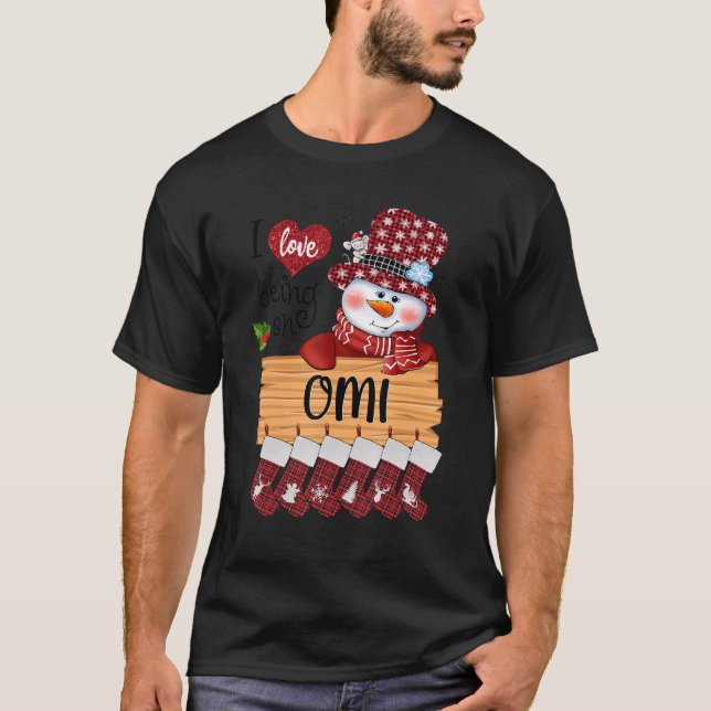 Omi Snögubbe I Kärlek som är en omi-julfonny T Shirt (Framsida)