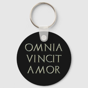 Omnia Vincit kärlek Keychain Nyckelring