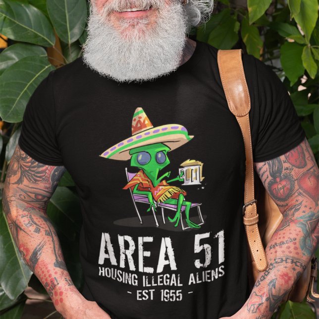 Område 51 Gag Gift UFO Drunk Illegal Alien T Shirt (Skapare uppladdad)