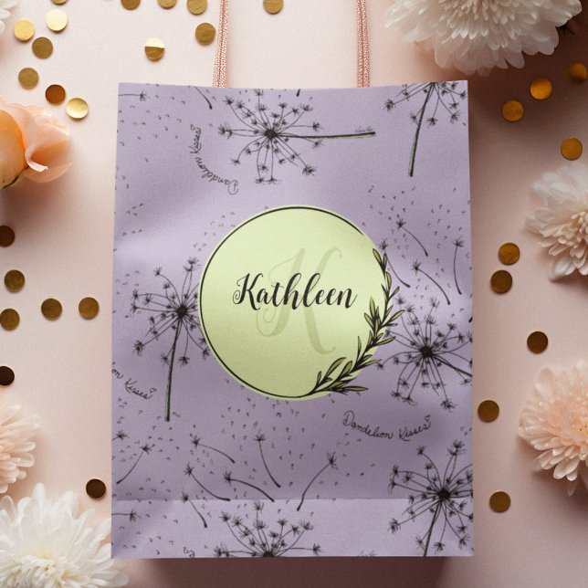 Ömtålig lila vildblomma Maskros kyssar Blommig (Hand-drawn blowing hearts dandelion seeds on lavender background. Mother's Day, Valentine's, Wedding)