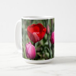 Ömtåliga röda och lila tulpaner kaffemugg