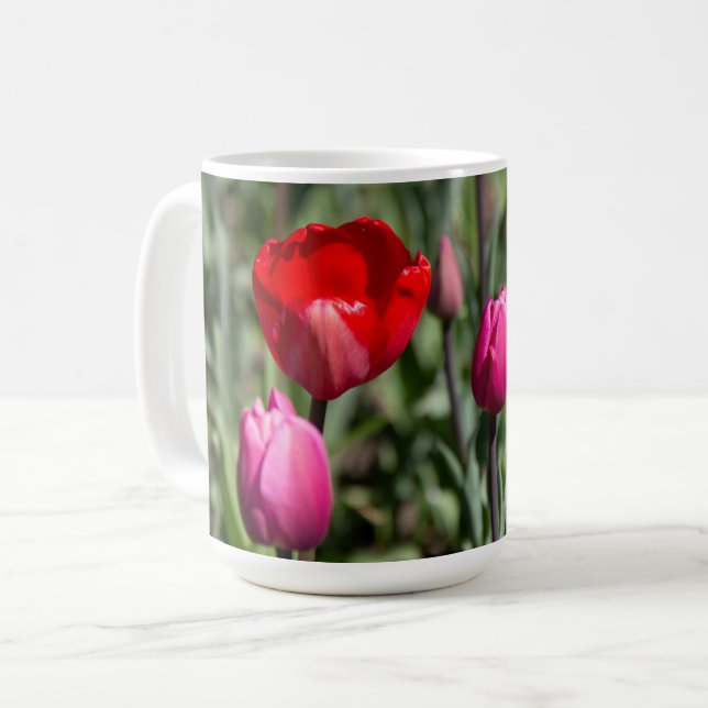 Ömtåliga röda och lila tulpaner  kaffemugg (Framsida vänster)