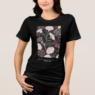 Ömtåliga rosa nejlikor med gröna blad Blommig T Shirt