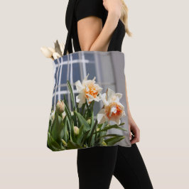Ömtåliga söta narcissblommor vår tygkasse