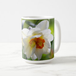 Ömtåliga söta narcisser våren kaffemugg