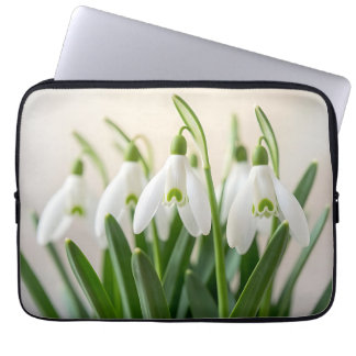 Ömtåliga vita snödroppsblommor vårblomning laptop fodral