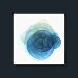 Omvandla planeter - Vattenfärgcirklar Canvastryck<br><div class="desc">Att utveckla planeter jag av Grace Popp. Vattenfärgskretsar skapar planetliknande former som överlappar varandra för att avslöja vackra variationer av blått och teal.</div>