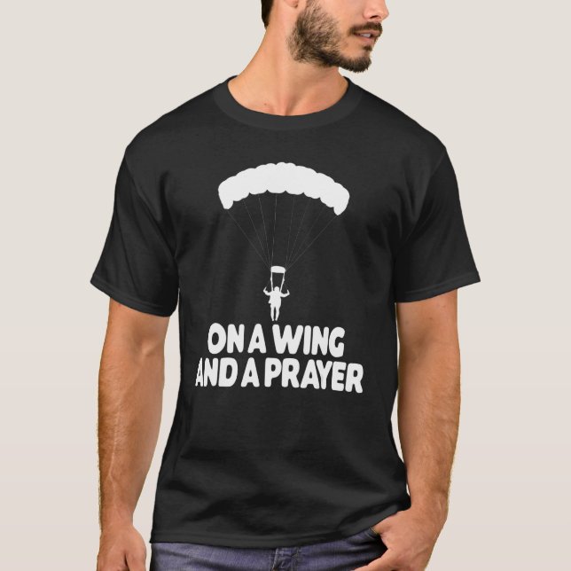 On A Wing And A Prayer Paragliding Vacation Flying T Shirt (Framsida)