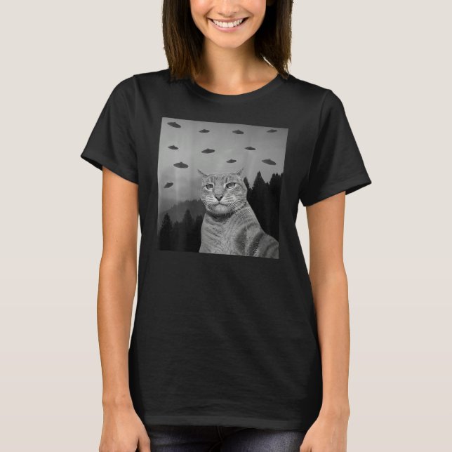 ON BACK PRINT   Cat  Taking Photo UFO Aliens T Shirt (Framsida)