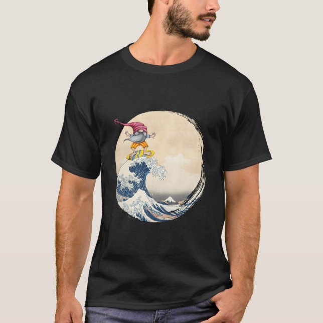 On Back Surfing Gnome Riding Great Wave Off Kanaga T Shirt (Framsida)