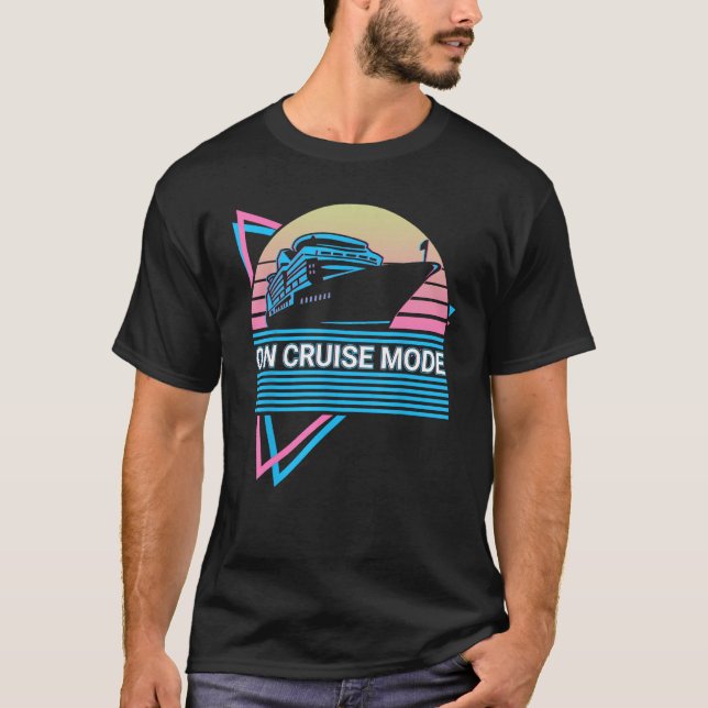 On Cruise Mode On Cruise Mode Cruising Retro T Shirt (Framsida)