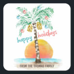 Ön Helgdag Tropical Beach Handflatan jul Fyrkantigt Klistermärke<br><div class="desc">De tropiska strandornas julklistermärken (eller kuvertsälar) har en vattenfärgsö i sol med en handflatan träd som är dekorerad med ljus och prydnadsföremål,  och en "glad helg" hälsning. Art av KL Lagrar</div>