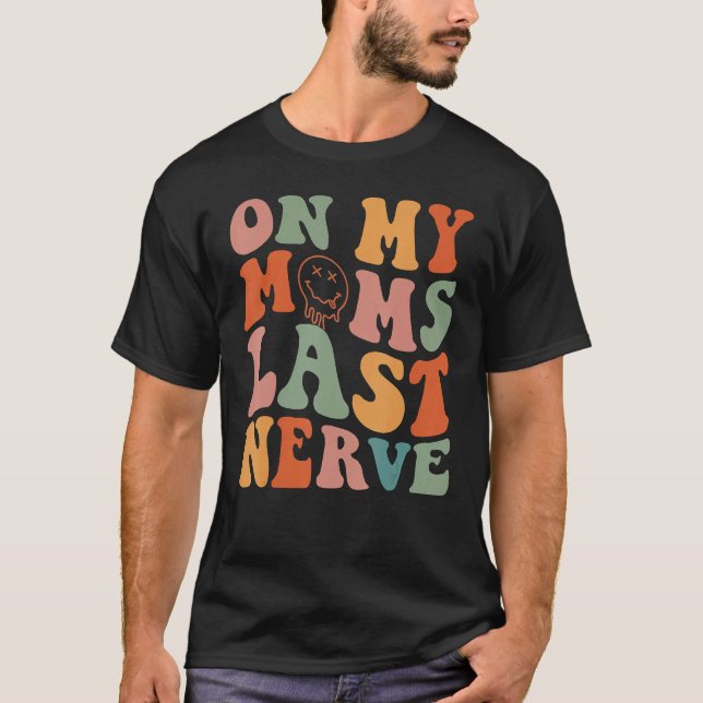 On My Moms Last Nerve Groovy Mom Life Mama T Shirt (Framsida)