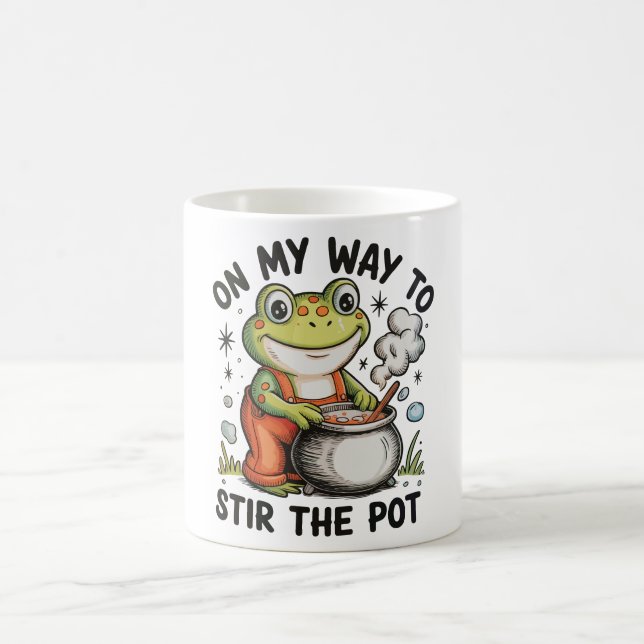 On My Way To Stir The Pot Funny Frog Sarcastic Kaffemugg (Center)