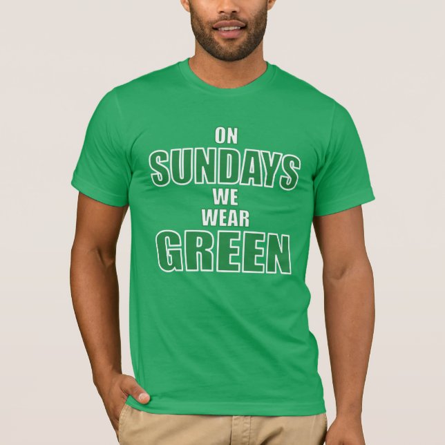 On Sundays We Wear Green Philadelphia Football Fan T Shirt (Framsida)