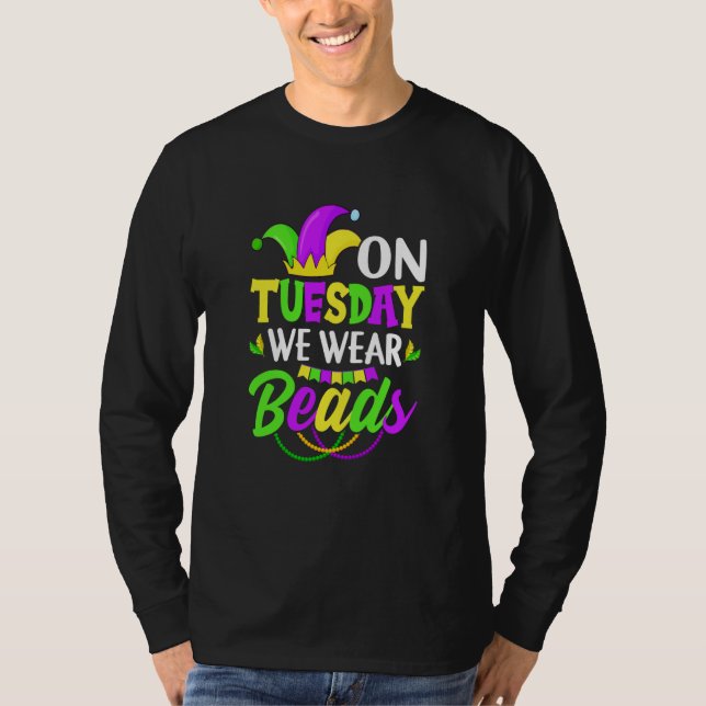 On Tuesday We Wear Beads Mardy Gras Celebrations p T Shirt (Framsida)