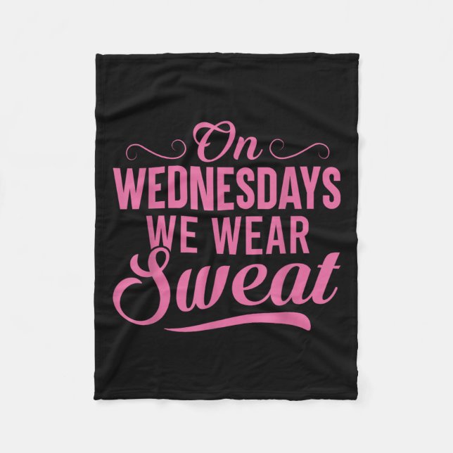 On Wednesdays We Wear Sweat Funny Workout Motivati Fleecefilt (Framsidan)