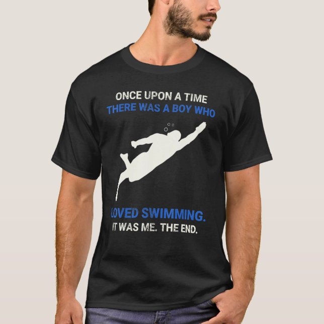 Once Upon A Time There Was A Boy Who Loved Swimmin T Shirt (Framsida)