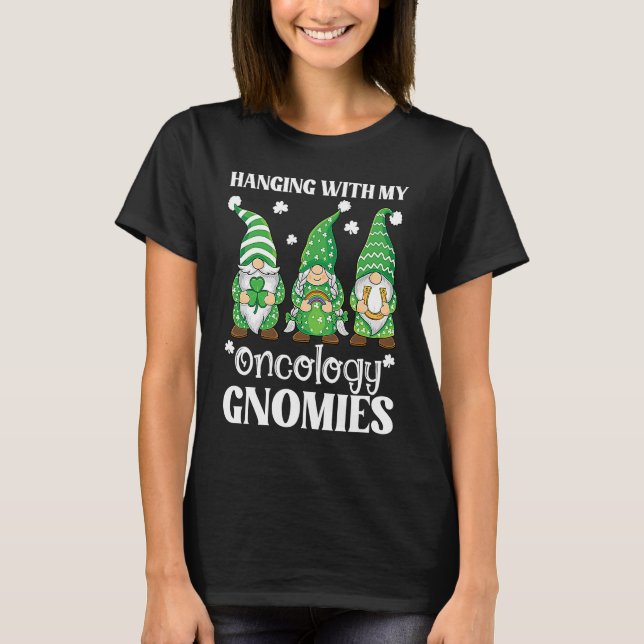 Oncology Nurse St Patricks Day Gnome For PICU Nurs T Shirt (Framsida)