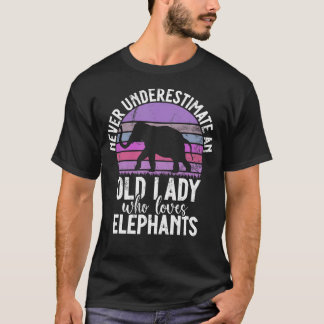 Onderskatt aldrig en gammal dam som älskar elefant t shirt