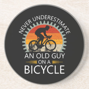 Onderskatt aldrig en gammal man på en cykel underlägg