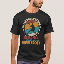 Onderskatt aldrig en gammal mans tennisracket Retr T Shirt