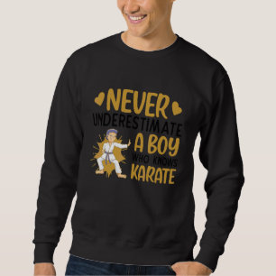 Onderskatt aldrig en pojke som kan karate Karate Lång Ärmad Tröja