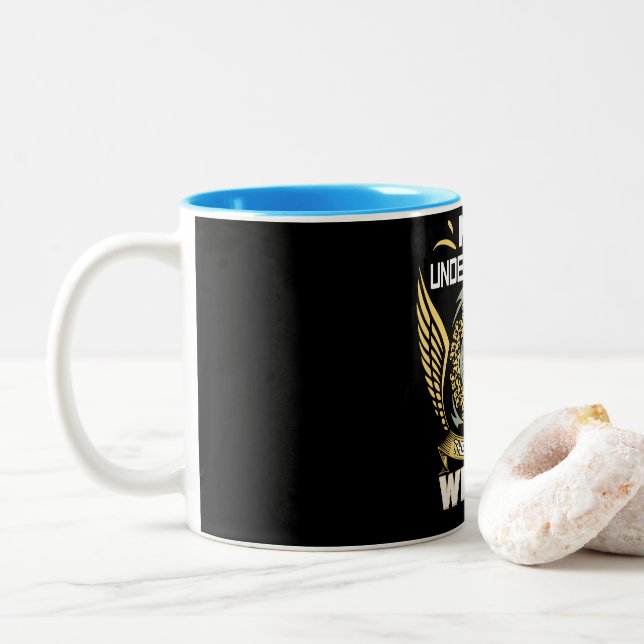 Onderskatt aldrig en vävares kraft Två-Tonad mugg (Med munk)