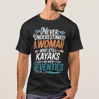 Onderskatt aldrig kvinna som fortfarande kajakar p t shirt
