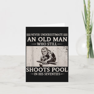 Onderskatt inte en gammal man som skjuter pool på kort
