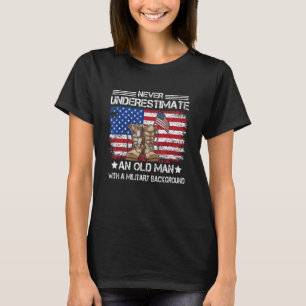 Ondska inte gammal man veteran med militär t shirt