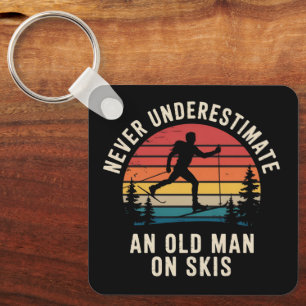 Ondskaffa inte en gammal man på skidresa nyckelring