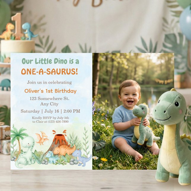 One-A-Saurus Dinosaur 1-års födelsedagsfoto Inbjudningar (One-A-Saurus Dinosaur 1st Birthday Invitation)