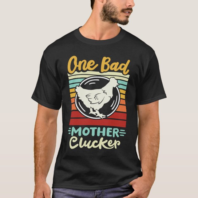 One Bad Mother Clucker Novel Chicken T Shirt (Framsida)