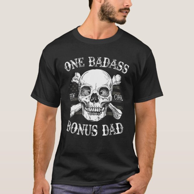 One Badass Bonus Pappa Birthday Fars dag Step-Da T Shirt (Framsida)