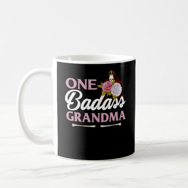 One Badass Grandma Funny Grandma Gift Kaffemugg (Vänster)