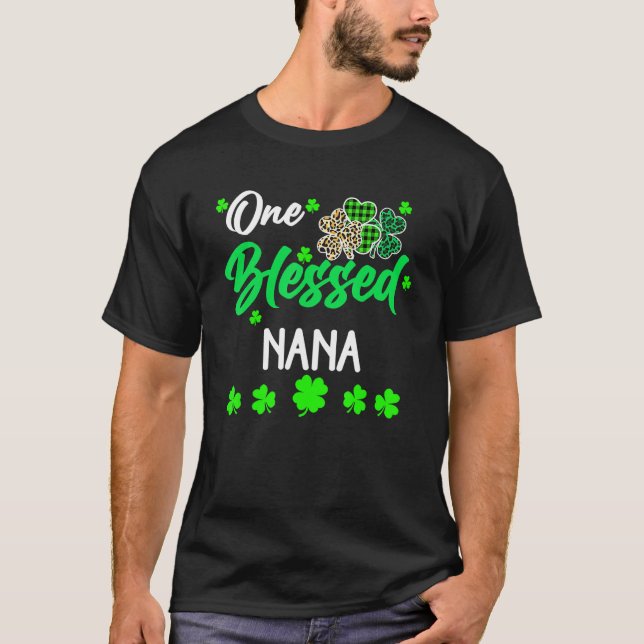 One Blessed Nana Clover St Patrick's Day Irish T Shirt (Framsida)
