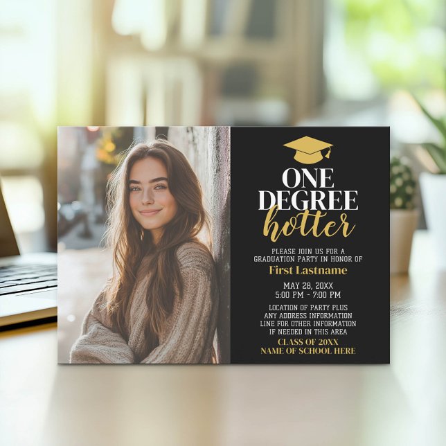 One Degree Hotter - Studenten Photo - Grad Party Inbjudningar (Group Graduation Party Invitation with Photo)