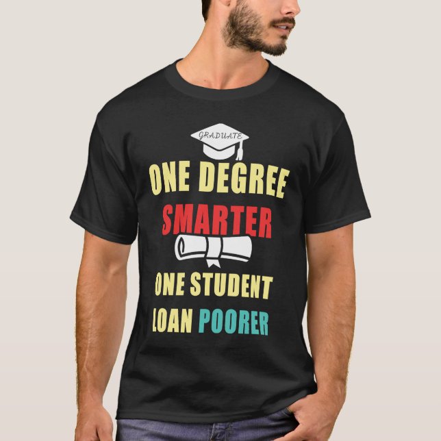 One Degree Smarter One Student Loan Poorer Graduat T Shirt (Framsida)