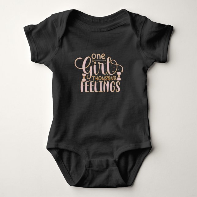 One Girl Thousand Feelings Baby Bodykostym T Shirt (Framsida)