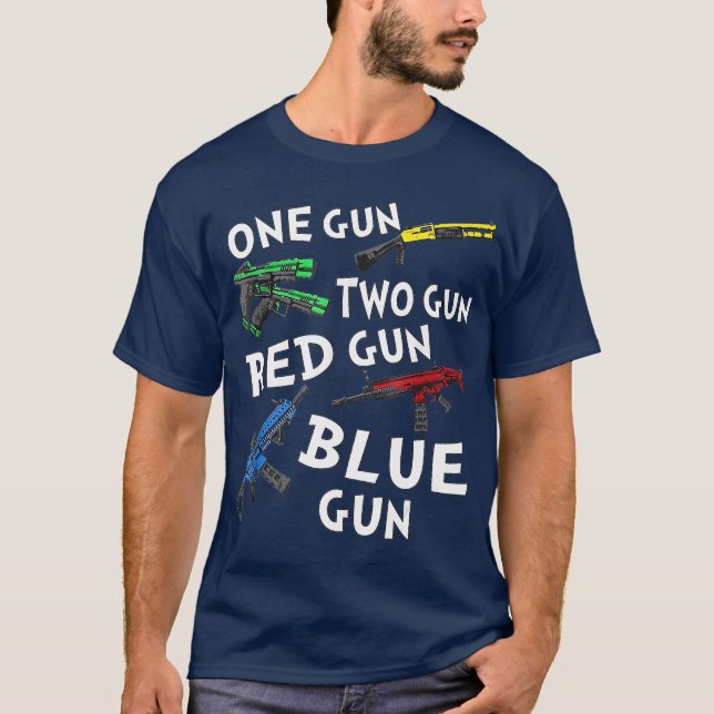 One Gun Two Gun Red Gun Blue Gun T Shirt (Framsida)
